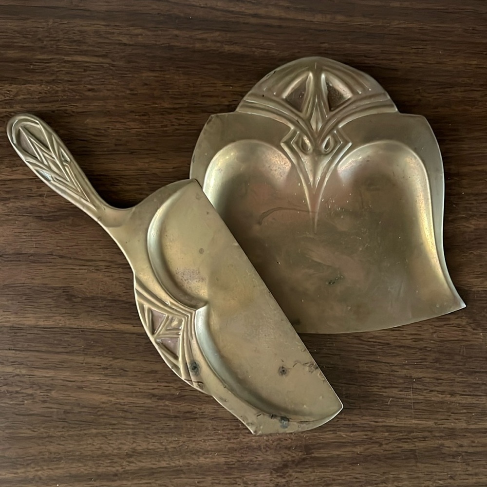 Antique brass crumb catcher
